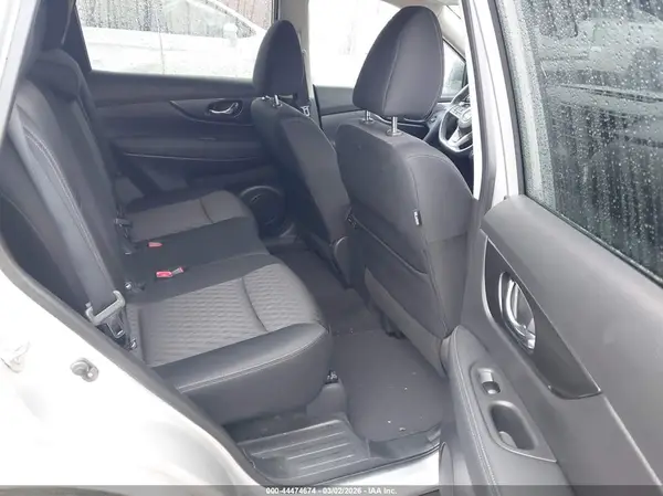 KNMAT2MT2HP612084 2017 NISSAN ROGUE - Image 8