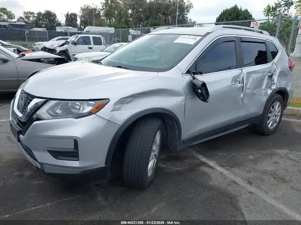 KNMAT2MT2JP510385 2018 NISSAN ROGUE - Image 2