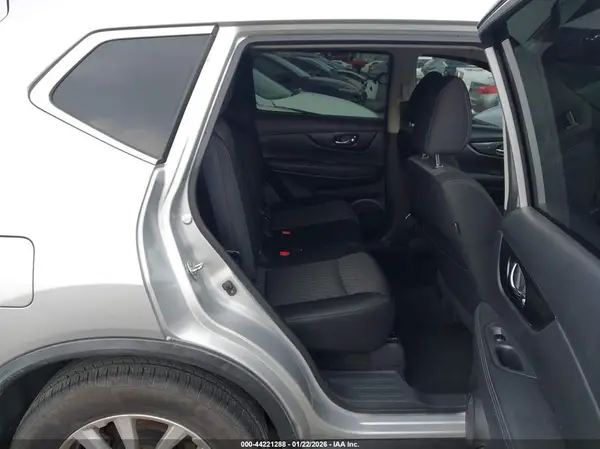 KNMAT2MT2JP510385 2018 NISSAN ROGUE - Image 8