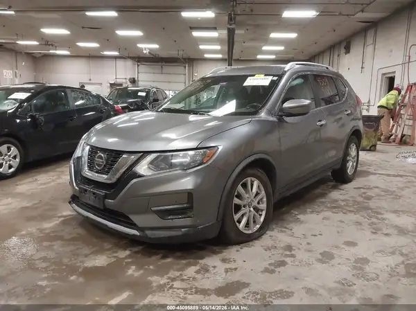 KNMAT2MT2JP524755 2018 NISSAN ROGUE - Image 2