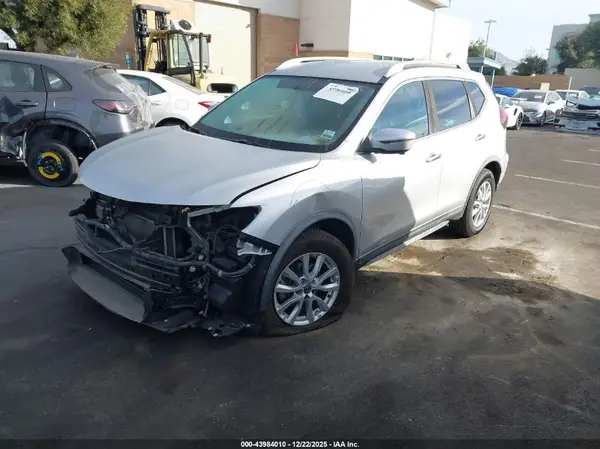 KNMAT2MT2JP526845 2018 NISSAN ROGUE - Image 2