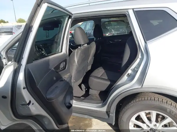 KNMAT2MT2JP526845 2018 NISSAN ROGUE - Image 8