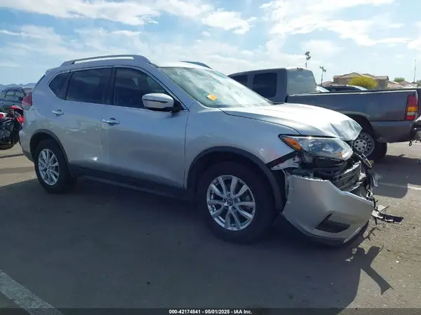 KNMAT2MT2JP537604 2018 NISSAN ROGUE - Image 1