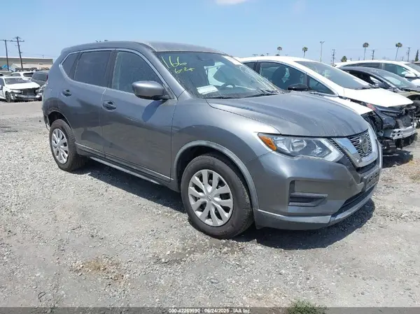 KNMAT2MT2JP548506 2018 NISSAN ROGUE - Image 1