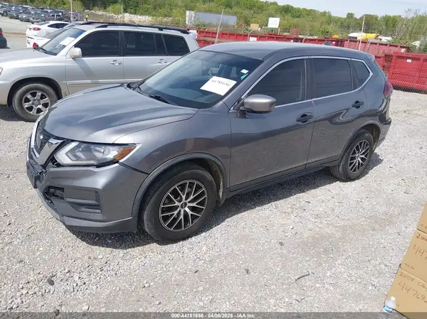 KNMAT2MT2JP558291 2018 NISSAN ROGUE - Image 2