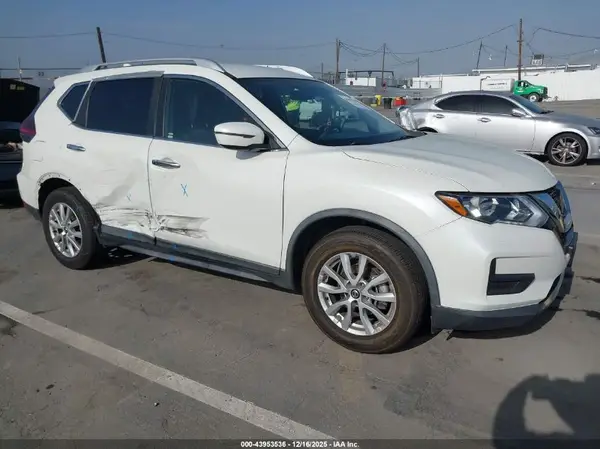 KNMAT2MT2JP564690 2018 NISSAN ROGUE - Image 1