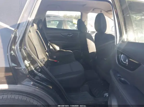 KNMAT2MT2JP573972 2018 NISSAN ROGUE - Image 8