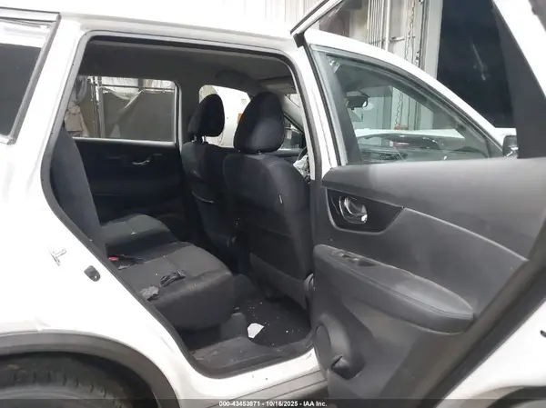 KNMAT2MT2JP576600 2018 NISSAN ROGUE - Image 8