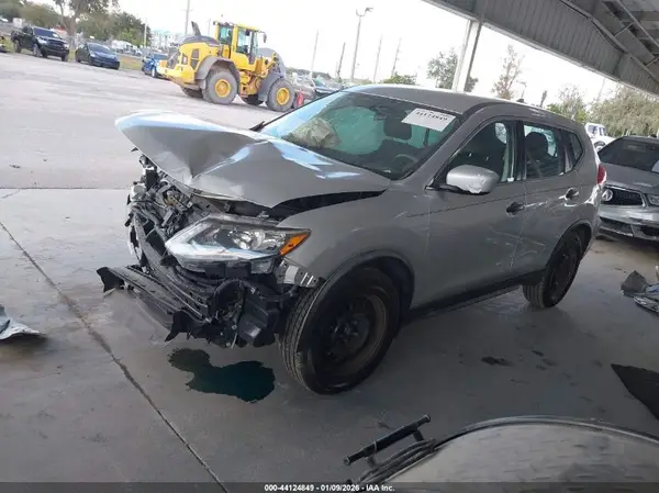 KNMAT2MT2JP578282 2018 NISSAN ROGUE - Image 2