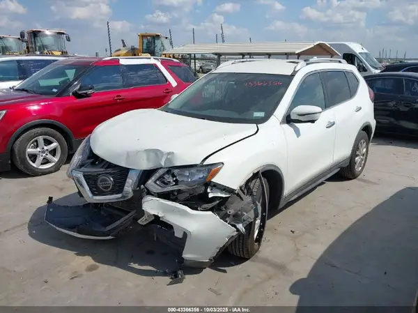 KNMAT2MT2JP587600 2018 NISSAN ROGUE - Image 2