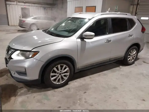 KNMAT2MT2JP593090 2018 NISSAN ROGUE - Image 2