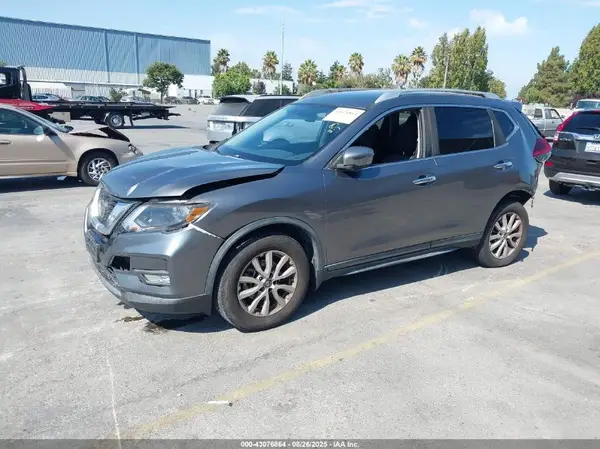 KNMAT2MT2JP618621 2018 NISSAN ROGUE - Image 2