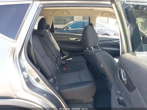 KNMAT2MT2JP618621 2018 NISSAN ROGUE - Image 8