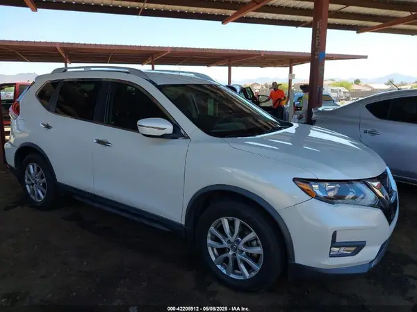 KNMAT2MT2JP618862 2018 NISSAN ROGUE - Image 1