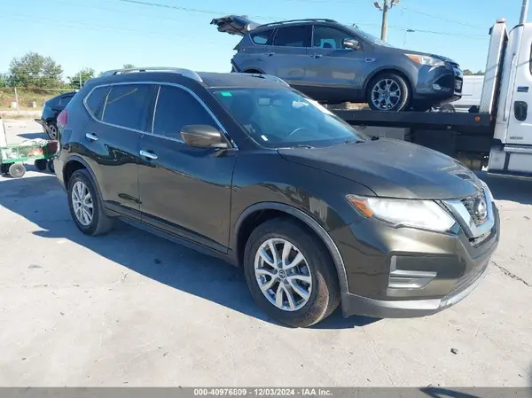 KNMAT2MT3HP501060 2017 NISSAN ROGUE - Image 1