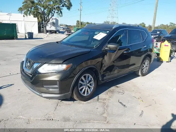 KNMAT2MT3HP501060 2017 NISSAN ROGUE - Image 2