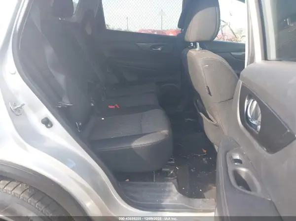 KNMAT2MT3HP516996 2017 NISSAN ROGUE - Image 8