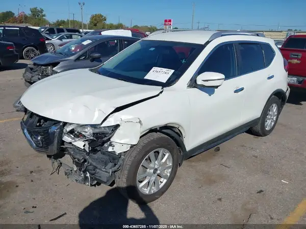 KNMAT2MT3HP523320 2017 NISSAN ROGUE - Image 2