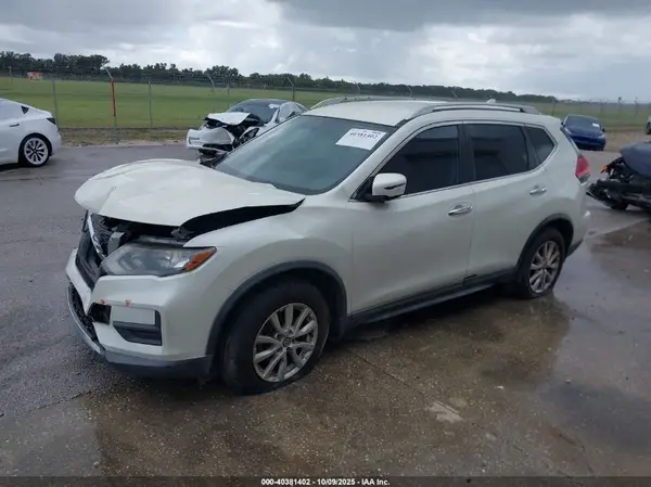 KNMAT2MT3HP528338 2017 NISSAN ROGUE - Image 2