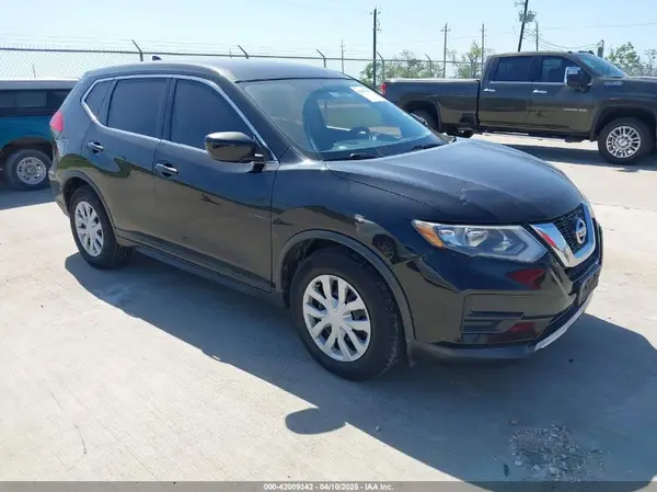 KNMAT2MT3HP528985 2017 NISSAN ROGUE - Image 1
