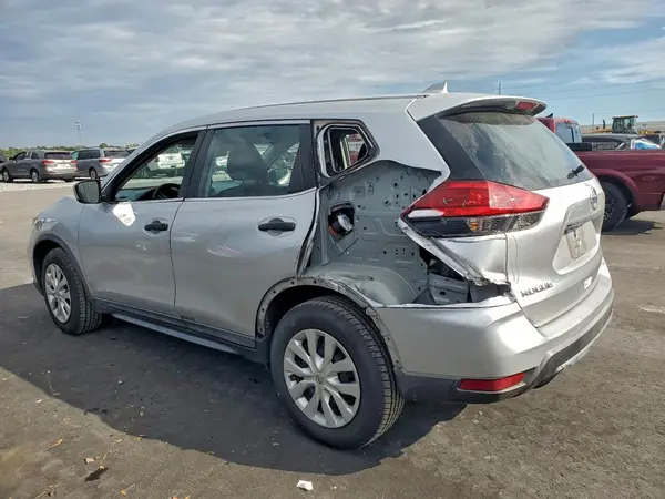 KNMAT2MT3HP531899 2017 NISSAN ROGUE - Image 2