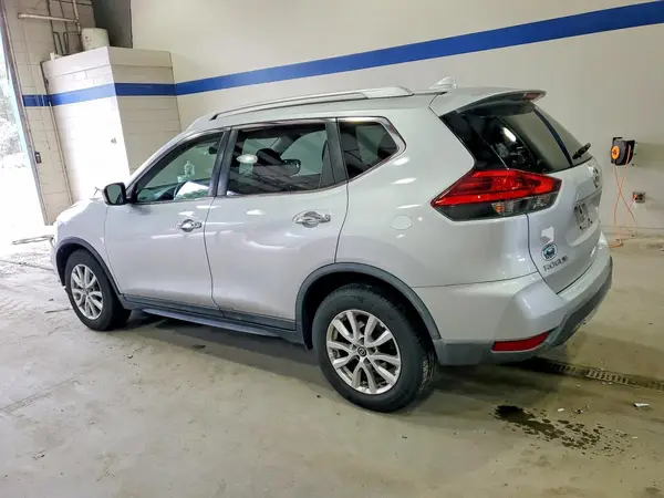 KNMAT2MT3HP538092 2017 NISSAN ROGUE - Image 2