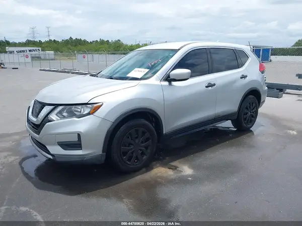 KNMAT2MT3HP561162 2017 NISSAN ROGUE - Image 2