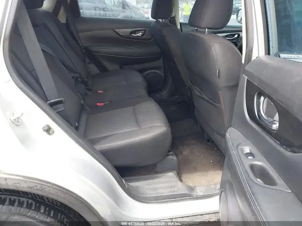 KNMAT2MT3HP561162 2017 NISSAN ROGUE - Image 8