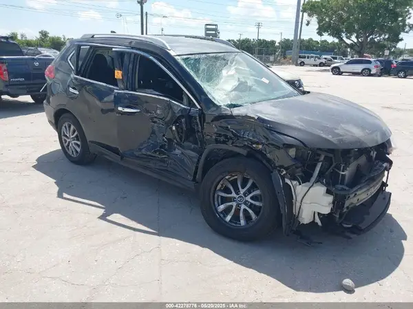 KNMAT2MT3HP565521 2017 NISSAN ROGUE - Image 1