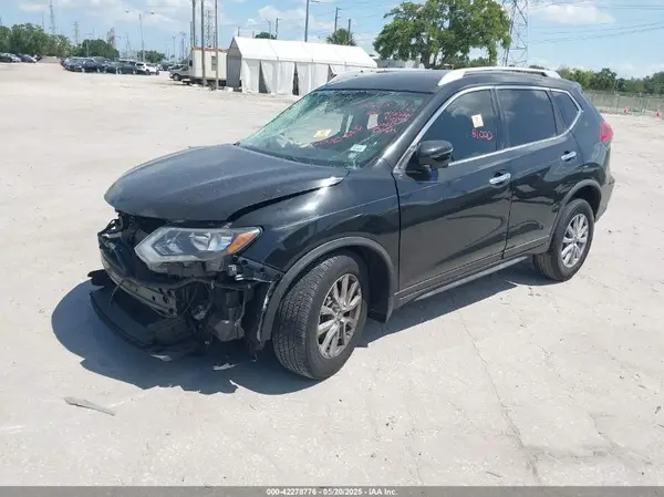 KNMAT2MT3HP565521 2017 NISSAN ROGUE - Image 2