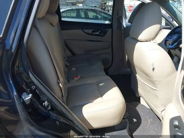 KNMAT2MT3HP566457 2017 NISSAN ROGUE - Image 8