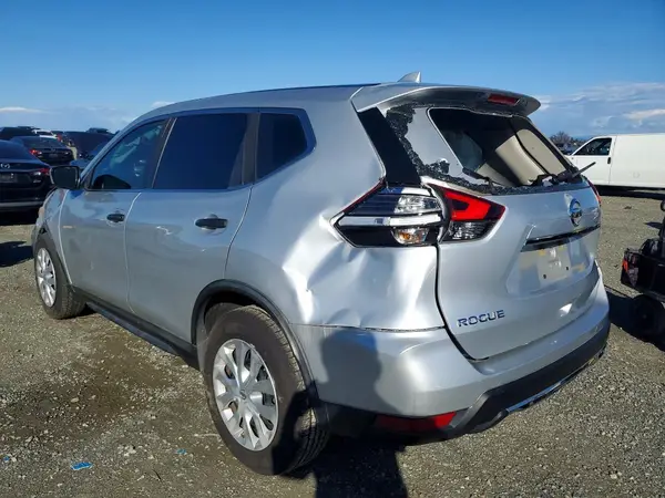 KNMAT2MT3HP569648 2017 NISSAN ROGUE - Image 2