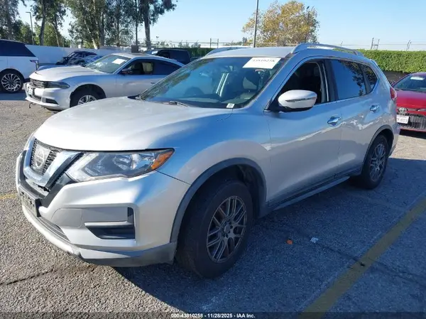 KNMAT2MT3HP574400 2017 NISSAN ROGUE - Image 2