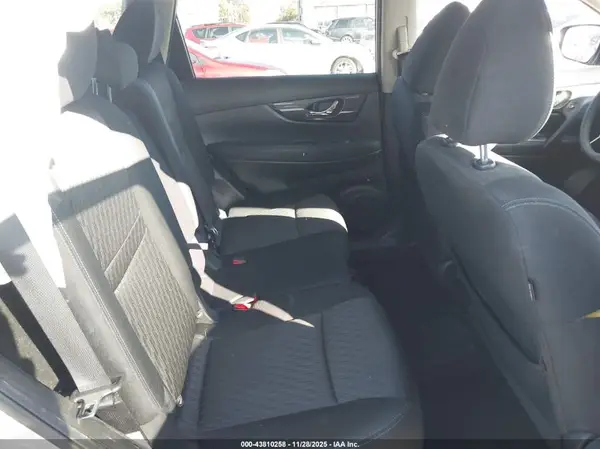 KNMAT2MT3HP574400 2017 NISSAN ROGUE - Image 8