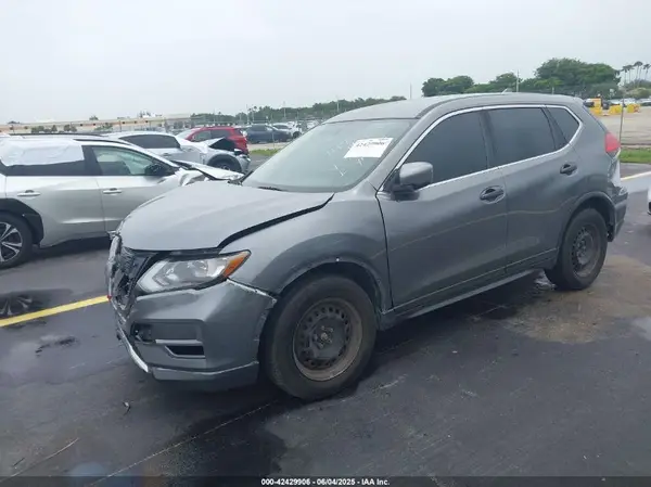 KNMAT2MT3HP575742 2017 NISSAN ROGUE - Image 2