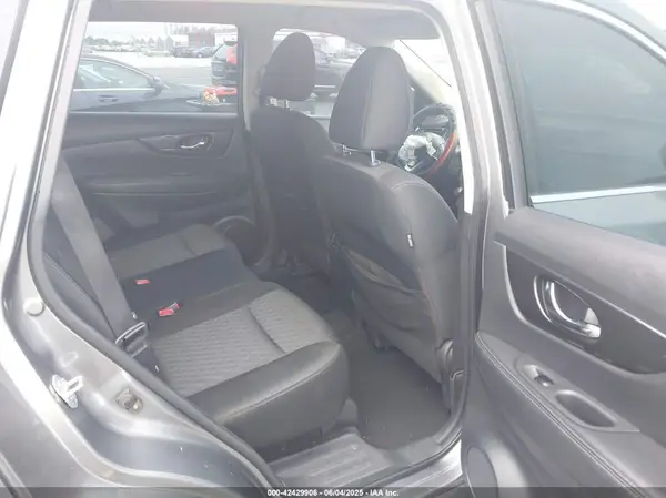 KNMAT2MT3HP575742 2017 NISSAN ROGUE - Image 8