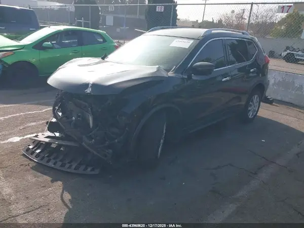 KNMAT2MT3HP576101 2017 NISSAN ROGUE - Image 2