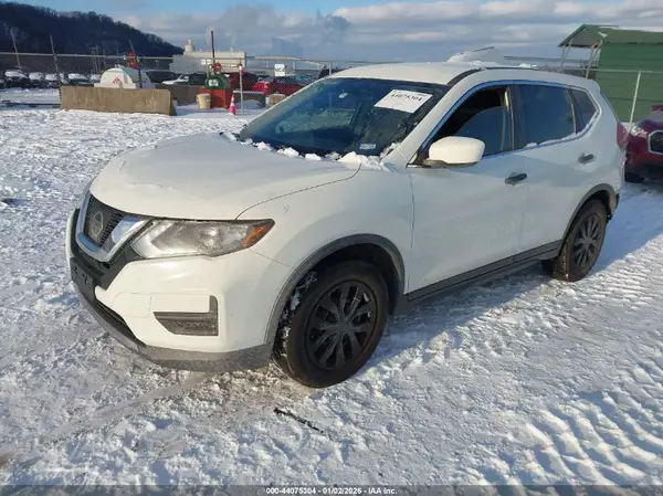 KNMAT2MT3HP576955 2017 NISSAN ROGUE - Image 2