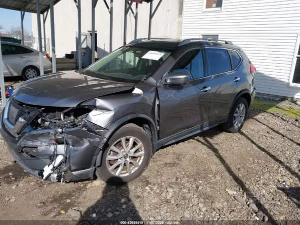 KNMAT2MT3HP578009 2017 NISSAN ROGUE - Image 2