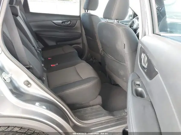 KNMAT2MT3HP578009 2017 NISSAN ROGUE - Image 8