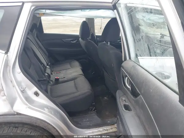 KNMAT2MT3HP581184 2017 NISSAN ROGUE - Image 8