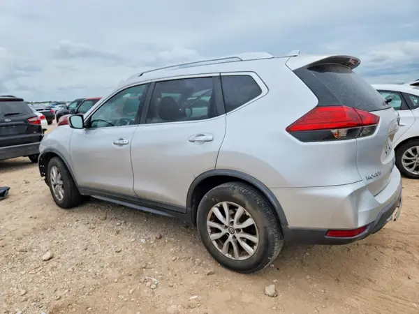 KNMAT2MT3HP587650 2017 NISSAN ROGUE - Image 2