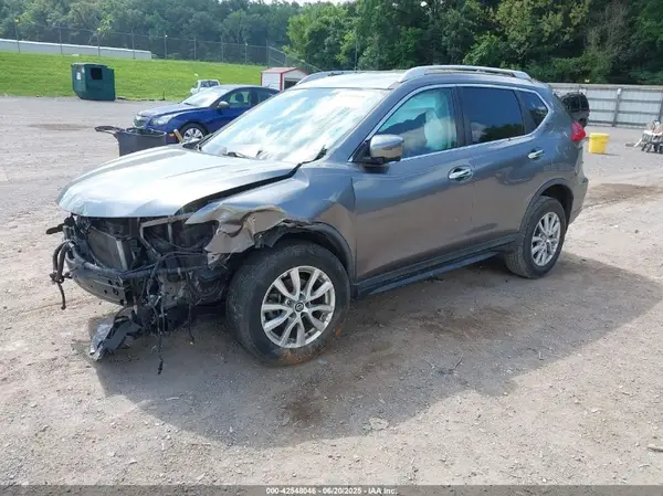 KNMAT2MT3HP593805 2017 NISSAN ROGUE - Image 2