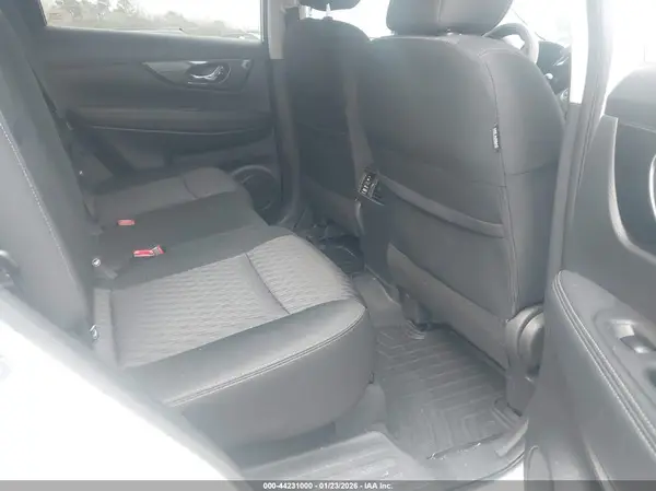 KNMAT2MT3HP602695 2017 NISSAN ROGUE - Image 8