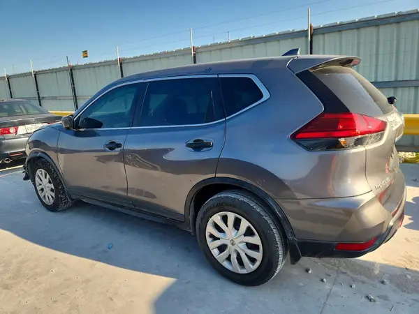 KNMAT2MT3HP605757 2017 NISSAN ROGUE - Image 2