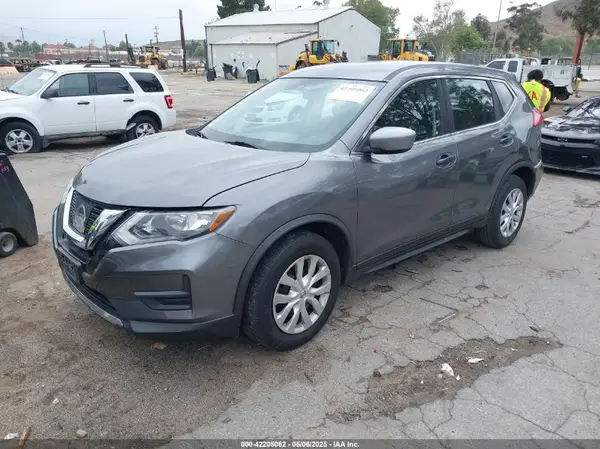 KNMAT2MT3HP608268 2017 NISSAN ROGUE - Image 2