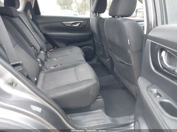 KNMAT2MT3HP608268 2017 NISSAN ROGUE - Image 8