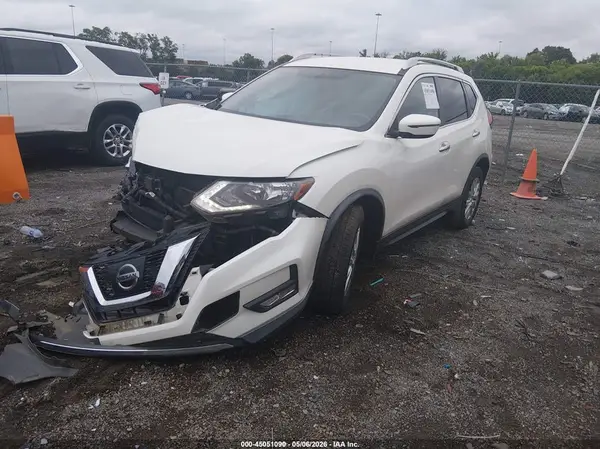 KNMAT2MT3HP612062 2017 NISSAN ROGUE - Image 2