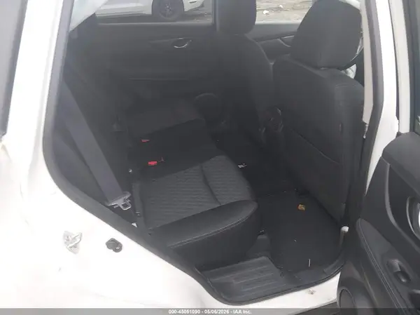 KNMAT2MT3HP612062 2017 NISSAN ROGUE - Image 8