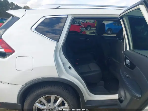 KNMAT2MT3HP612482 2017 NISSAN ROGUE - Image 8